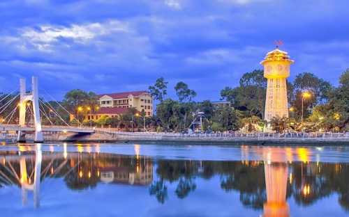 Hạt Dưa Hà Châu Ra Mắt Mẫu Mới “Tháp Nước Phan Thiết” – Tự Hào Mảnh Đất Quê Hương Nhân Dịp 19/4 – 30/4 – 1/5!